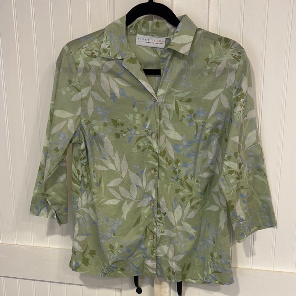First issue Liz Claiborne Green Floral, 3/4 sleeve Top size roomy S
